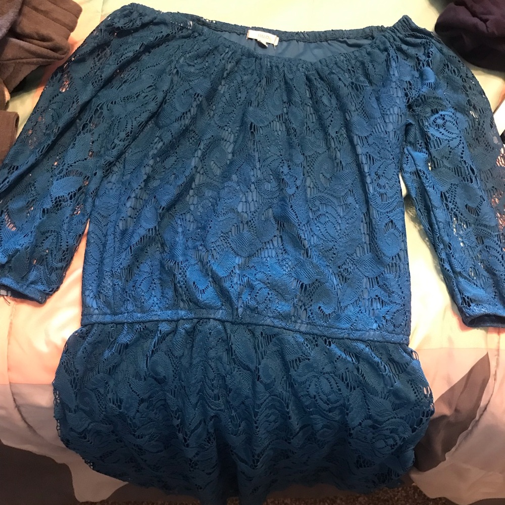 oof the shoulder lace dress. size S